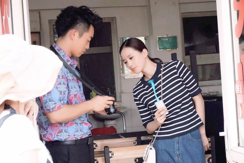 刘诗诗用的是什么随身电源？刘诗诗手里拿的是什么风扇？7230手游网