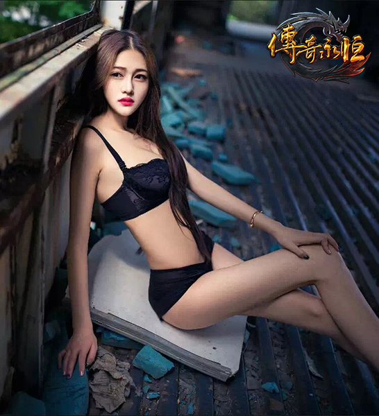 大胸Show Girls镇场 ChinaJoy不看游戏看美女 7230手游网