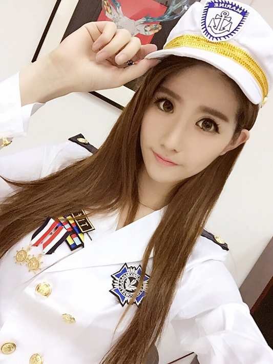 大胸Show Girls镇场 ChinaJoy不看游戏看美女 7230手游网
