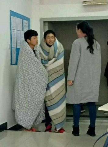 裹被子表情包​真人版 裹被子表情包​原图