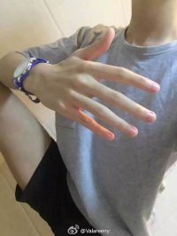 手控图片女高清壁纸 手控图片男高清壁纸