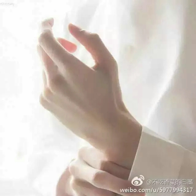 手控图片女高清壁纸 手控图片男高清壁纸
