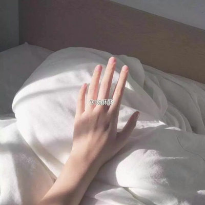 手控图片女高清壁纸 手控图片男高清壁纸