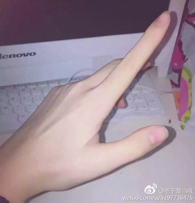 手控图片女高清壁纸 手控图片男高清壁纸