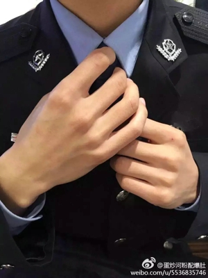 手控图片女高清壁纸 手控图片男高清壁纸