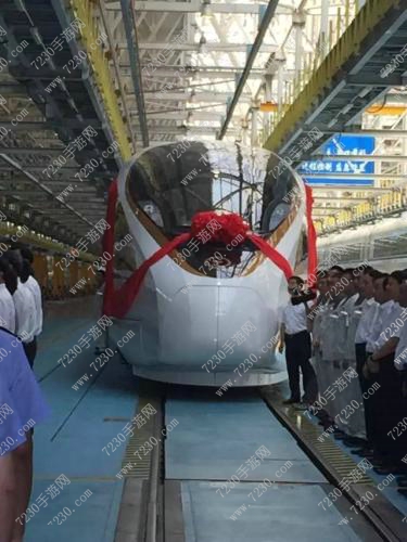 复兴号动车组亮相图片 复兴号动车组图片介绍