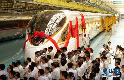 复兴号动车组亮相图片 复兴号动车组图片介绍