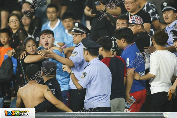 中甲球迷冲突视频 中甲球迷爆发冲突详情