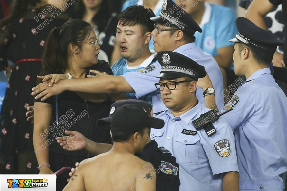 中甲球迷冲突视频 中甲球迷爆发冲突详情