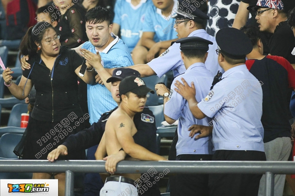 中甲球迷冲突视频 中甲球迷爆发冲突详情